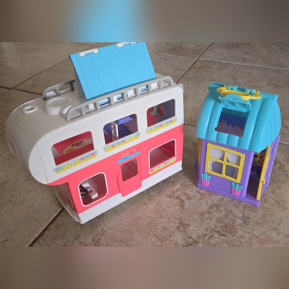 Peppa Pig's Adventures Family Motorhome toy